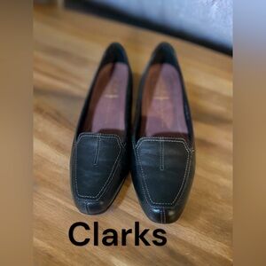 Clark’s closed toe black cushion heel sz 7.5 M Womens
